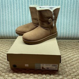 UGG Bailey button II